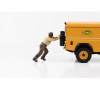 1:18 Figure Crew 4X4 Offroad Camel Trophy Mechanic Pushing American Diorama 5