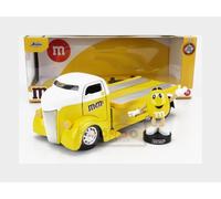 M&Ms Yellow Figure and 1947 Ford Coe Flatbed 1:24 Scale Jada 253255066 33425