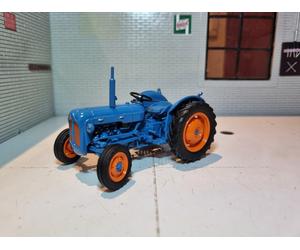 1:32 1958 Fordson Dexta NEW Tractor Universal Hobbies UH6272 Diecast Scale Model