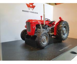 1:32 Massey Ferguson MF 35X Tractor 1962 Scale Classic Model UH Boxed 2701