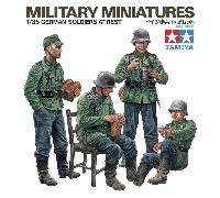 1/35 German Soldiers at Rest