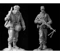1/35 Resin Soldier Miniature Model kit WWII Soldier Resin Model kit, unassembled and unpainted Resin Parts (2 Persons) (s82J -22)