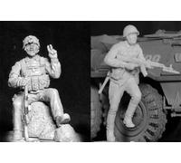 1/35 Resin soldier miniature model kit WWII soldier resin model kit, unassembled and unpainted resin parts (2 persons) (s82J -1)