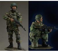 1/35 Resin soldier miniature model kit WWII soldier resin model kit, unassembled and unpainted resin parts (2 persons) (s82J -9)