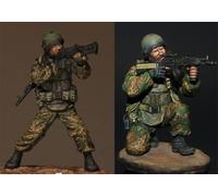 1/35 Resin soldier miniature model kit WWII soldier resin model kit, unassembled and unpainted resin parts (2 persons) (s82J -6)