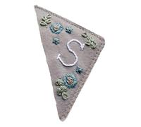 1pc Letters Personalized Hand Embroidered Corner Bookmark Cute Flower Felt Stitched Triangle Book Mark Page Marker Green for Book Lovers(Light Purple-S)