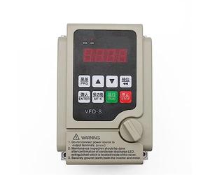 2.2KW 110V 220V VFD Single Phase Input 3 Phase Output Frequency Converter Inverter Pump Spindle electronic starter Speed Controller Drive 1Pcs Automatic switch (Color : 2.2kw, Size : 110V)