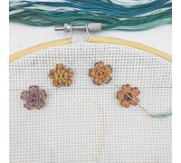 4 Pieces Retro Painted Small Flowers Needle Minder，Magnetic Pin Holder for Cross Stitch, Needlework and Embroidery Accessories，Magnetic Needle Nanny((S-20mm))