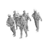 5x Scale Models Kit Diorama Layout with Miniature Figures for Kids, 3cm