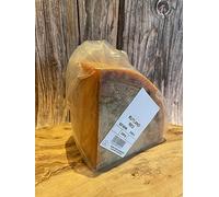 800g Quarter Clothbound Rutland Red Cheese, A Beautifully Artisinal British Cheese, with an intense red marble look, and a flavour notes like caramel and butter. Nothing else compares.