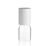 Formschön: A02R1 NUI Mini Outdoor Portable lamp Akkuleuchte / Tischleuchte Luceplan Die wiederaufladbare Version aus der Nui-Familie - in drei angenehmen Farben und mit transparentem Kristallglas weiß die besondere Akkuleuchte von Luceplan zu überzeugen. Die Leuchte eignet sich hervorragend für den flexiblen Einsatz in Innenräumen und ist immer dort zur Stelle, wo Sie die passende und stimmungsvolle Beleuchtung gerade benötigen. Luceplan - ästhetische Beleuchtung Experimente, Innovationen und technologische und ästhetische Forschung - Luceplan ist ein Unternehmen mit besonderem kreativem Geist, der eng verbunden ist mit funktionaler Qualität und Effizienz. Das Unternehmen wurde 1978 in Italien gegründet und bereits vielfach ausgezeichnet. Ein vielfältiges und umfangreiches Sortiment an Designleuchten, die nicht nur qualitativ, sondern auch ästhetisch absolut hochwertig sind, hat das Unternehmen zu einer bekannten Marke im Bereich der Beleuchtung werden lassen. Technische Details LED 6W | 2700K | CRI 90 wiederaufladbare Akkuleuchte Höhe 28 cm - Durchmesser 11 cm Material: Kristallglas, Stahl und Polycarbonat