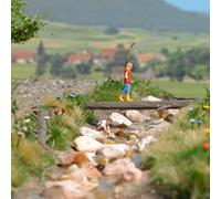 Action Set : Playing at the forest creek HO/OO Gauge Busch 79819