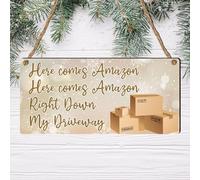 Add a Touch of Humor to Your Festive Decor with the 'Here comes Amazon Parcel' Funny Christmas - Handcrafted Holiday Wall Art - Perfect for Amazon Enthusiasts (Small: 19 cm (H) × 9 cm (W))