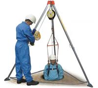 Adjustable Tripod Set with Fall Protection and Self-Locking Hoist for Emergency Rescue Operations - Aluminum Stand with Rescue Winch and Safety Harness