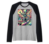 Aesthetic Alien Summer Surfer Retro Alien Surfing Mens Raglan Baseball Tee