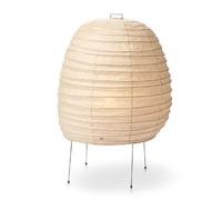 Die Vitra Tischleuchte Akari 20N designed von Isamu Noguchi leuchtet wie das Licht der Sonne das durch ein Shoji-Papier gefiltert wird. Die Magie des Papiers verwandelt die kühle Elektrizität zurück ins ewige Licht der Sonne. Damit ihre Wärme auch in der Nacht weiter unsere Räume füllen kann. Die Vitra Tischleuchten Akari 20N designed von Isamu Noguchi erhalten Sie ebenso wie alle anderen Akari Light Sculptures in unserem einrichten-design.de Onlineshop