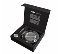 Für Genießer: Alessi & Wine Parrot Geschenkset von Alessi Das Alessi & Wine Geschenkset umfasst alles, was das Weinkenner-Herz begehrt. Perfekt für das nächste Dinner, um Ihre ausgewählte Flasche Wein stilvoll zu servieren. Die kleine Kollektion umfasst unverzichtbare Utensilien, die mit ihrem bezaubernden Design eine besondere Ästhetik ausstrahlen. Ideal zum Verschenken oder sich selbst eine Freude machen! Das Set umfasst: Sommelier-Korkenzieher Parrot Proust: aus Gussaluminium und PC; handdekoriert; B 3 x T 2,5 x H 13 cm Wein- und Champagnerflaschenverschluss Noè: aus hochwertigem 18/10 Edelstahl; ø 5,5 x H 6 cm Flaschenuntersetzer Sitges: aus hochwertigem 18/10 Edelstahl; ø 17 x H 1,2 cm