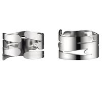 Im Set: Barkring Serviettenring BM17 4-er Set Alessi Die formschönen Barkring Serviettenringe von Alessi ergänzen die Bark Serie perfekt, um eine weitere praktische Komponente und sorgen für eine festliche, weihnachtliche Stimmung auf dem Esstisch. Alessi - Alles ist Design Wer sich einmal in die Produkte von Alessi verliebt hat, erkennt Neuheiten des norditalienischen Herstellers meist schon auf den ersten Blick - so einzigartig sind die Designs, so zeitlos ist ihre Ästhetik. Das Unternehmen mit Sitz im piemontesischen Omegna beweist mit jeder neuen Kollektion, dass es seinem selbsternannten Ruf als „Traumfabrik“ mit größter Passion nachkommt. Von Haushaltswaren, über Möbel bis hin zu einer Vielzahl an Wohnaccessoires - die einmaligen Design-Objekte begeistern Menschen weltweit. Zu einem Großteil ist der Erfolg auf die hochwertigen Materialien und die handwerkliche Produktionsqualität zurückzuführen. Doch wenn die Objekte die Designmanufaktur verlassen, erkennt man vor Allem die kreative Schaffenskraft der international gefeierten Designer und Designerinnen, die all ihr Können in die Entwürfe stecken. Ihnen ist es zu verdanken, dass die Alessi-Produkte nicht nur künstlerischen, sondern auch funktionellen Wert besitzen. Hinweis: Dieser Artikel ist ein Einzelstück. Als Einzelstücke verkaufen wir ungebrauchte und neuwertige Artikel, die KEINE Beschädigungen aufweisen. Das können zum Beispiel Auslaufmodelle, Restposten oder Retourenartikel sein. Da die Artikel zudem oft nur in begrenzter Stückzahl vorhanden sind, sind sie für den Zwischenverkauf vorbehalten. Einzelstücke sind wie alle Designerschnäppchen vom Umtausch ausgeschlossen.