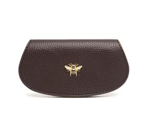 Alice Wheeler London Bee Vegan Leather Glasses Case - Soft Padded Interior, Secure Push-Button Closure, Textured Vegan Leather with Monogram & Honeybee Detail - 13.5 x 7.5 cm (Chocolate)