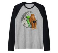 Alien And Bigfoot Reading On The Moon For Kids And Youth Raglan Baseball Tee
