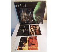 ALIEN DELUXE 6 INCH MDS FIGURE MEZCO DESIGNER SERIES (MDS) (MEZCO)+POSTCARDS