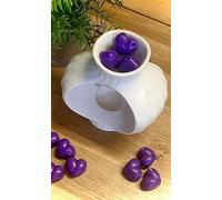 "Alien" Natural Soy Wax Melt Hearts. 1 Packet Consists of 9 Hearts. Hand Made in UK. Approx 72 Hours of Fragrance. Enjoy This Version of Ladies Popular Fragrance. Vegan/Animal Cruelty Free. 62gram.