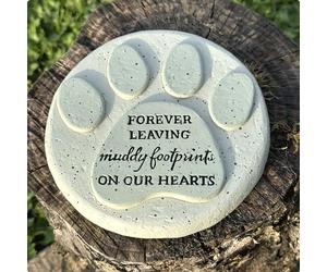 Animal Crackers 16cm Paw Print Dog or Cat pet memorial grave marker or pet loss gift, with forever leaving muddy footprints on our hearts wording, stone effect, 16cm diameter