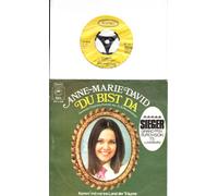 ANNE-MARIE DAVID - ANNE-MARIE DAVID / DU BIST DA Deutsche Originalaufnahme von "Tu Te Reconnaitras" / SIEGER GRAND PRIX EUROVISION ´73 LUXEMBURG / Komm´mit mir ins Land der Träume (Au Bout Du Monde) / 1973 / Bildhülle / EPIC # EPC 1436 / Deutsche Pressung / 7" Vinyl Single Schallplatte