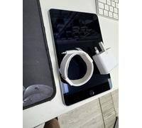 Apple iPad 5th Gen 9.7in Wi-Fi 32GB - Grey