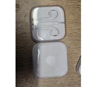 Apple MD827 Original EarPods with Remote & Mic - Genuine Apple Product - White