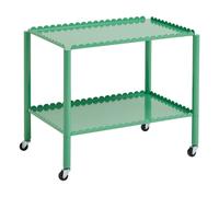 Vielseitige Eleganz für Ihr Zuhause: Arcs Trolley Servierwagen von HAY Entdecken Sie den Arcs Trolley von HAY - ein Meisterwerk aus dem Hause des belgischen Designerduos Muller Van Severen. Dieser einzigartige Servierwagen bringt die faszinierende Ästhetik der beliebten Arcs-Serie in Ihre Räume. Stellen Sie sich vor, wie der Arcs Trolley Ihr Leben vereinfachen wird. Kein Hin- und Herschleppen mehr, keine Unordnung auf den Tischen. Alles, was Sie brauchen, ist stilvoll und organisiert griffbereit. Die hochwertige Verarbeitung und die Liebe zum Detail werden Ihre Wertschätzung für dieses Meisterwerk skandinavischer Designkunst vertiefen. Ob im Wohnzimmer zur Präsentation Ihrer Schätze, in der Küche als zusätzliches Regal oder als stilvoller Nachttisch im Schlafzimmer - dieser Trolley passt sich nahtlos an Ihre Bedürfnisse an. Design und Kunst vereint Muller Van Severen wurde im Jahr 2011 vom belgischen Künstlerduo Fien Muller und Hannes Van Severen gegründet. Das Paar war schon immer auf der inspirierten Suche nach skulptural interessanten Möbel- und Leuchtobjekten. Ihre Arbeit bewegt sich irgendwo zwischen Design und Kunst und ist geprägt von der Leidenschaft für Architektur sowie der Wertschätzung von Farben und Materialien. Das Designerduo hat bereits unzählige Preise gewonnen und mit renommierten internationalen Museen und Galerien zusammengearbeitet. Material und Format Sein geschwungener Rahmen trägt zwei Etagen mit schlanken Beinen, die auf sanften Rollen montiert sind. Dies ermöglicht müheloses Manövrieren und flexible Raumnutzung. Hergestellt aus pulverbeschichtetem Stahl, steht er in verschiedenen ansprechenden Farbvarianten zur Auswahl. Wie die gesamte Arcs-Kollektion besticht auch der Arcs Trolley durch seine Auswahl an atemberaubenden Farben. Von sanftem Dusty Grey über beruhigendes Jade Green bis hin zu kraftvollem Steel Blue und leidenschaftlichem Auburn Red - Sie finden garantiert die perfekte Farbnuance, die Ihre Einrichtung bereichert. Der Servierwagen misst 63 cm in der Breite, 44 cm in der Tiefe und 53 cm in der Höhe.