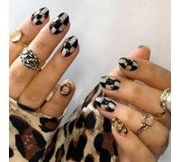 Aribliseza Nail Stickers, 24 Pieces, Short Artificial Nails in Y2K Style, Black and White Checkerboard Pattern, Nail Tips Suitable for Spring, New Nail Trend for Ladies 2026
