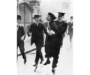 Artery8 Unframed Wall Art Emmeline Pankhurst Suffragette Arrested 1914 Photo - 12X16 Inch