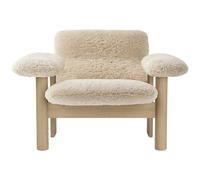 Audo Copenhagen - Brasilia Armchair Low Back, Oak / Sheepskin Nature - Nature