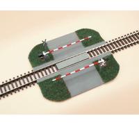 Auhagen 41582 HO/OO Gauge Level Crossing with Barriers Kit