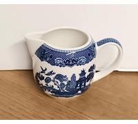 AuraHome Blue Willow 7oz 200ml Cream/Milk Jug 9cm Height x 13xm Wide Glazed Iconic Elegant Blue-Printed Scene on White Porcelain Depicts Nature & Historical Imagery Collectible