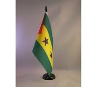 AZ FLAG Sao Tomé and Principe Table Flag 5'' x 8'' - Sao Toméan Office Decoration 100% Polyester 21 x 14 cm - Mini Desk Flag with Pole and Black Plastic Base