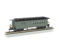 Bachmann Industries 1860-1880 Passenger Cars - Combine - Painted, Unlettered Green (HO Scale)