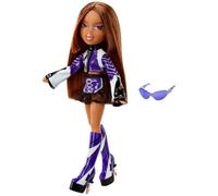 BargainsMania Doll - Yasmin - Get Ready For Fashion In The Fast Lane! - Chloe's Look Is Finished Off With A Soft-glam Makeup Look And A Long, Blunt Cut Hairstyle