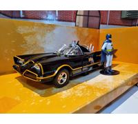 Batmobile With Batman Figure 1966 DC Comics TV Series 1:24 Scale Model Diecast