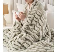 Battilo Luxury Faux Rabbit Fur Throw Blanket with Olive Tipped, 150x200cm Super Soft Thick Fur Throws for Sofa Large Fluffy Bubble Blanket Throw, Fuzzy Warm Cozy Reversible Mink Blanket for Bed Couch