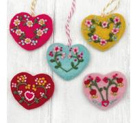 Bergin & Bath Needle Felting kit - Hearts. Learn to Make a Set of Heart Decorations from Natural Wool Fibres. Creative Gift for Adults and Teens.