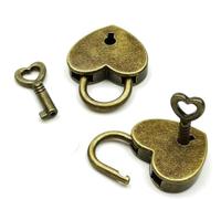 Bessy shop 2PCS Mini Archaize Padlocks Key Lock,2Pcs Heart Shape Vintage Old Antique Style Mini Archaize Padlocks Key Lock With Key for School Gym Locker Baggage Locks Filing Cabinets Toolbox