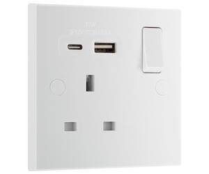 BG 921UAC18 White Square Edge 13A Single Switched Power Socket + USB C (18W)