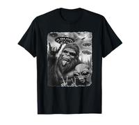 Bigfoot Alien Selfie Funny Sasquatch Rock On Hand UFO T-Shirt