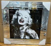 Biznest MODERN LIQUID GLITTER WALL ART WITH MIRRORED EDGES 50X50CM (MARILYN MONROE GANGSTER)