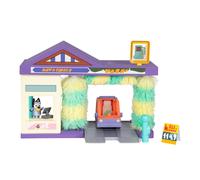 Bluey The washing tunnel set contains an exclusive figure; twist the brushes, fill the petrol tank and recreate the adventure of the furry monster. Interactive toys for children