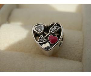 BN RETIRED GENUINE AUTHENTIC PANDORA STRUCK BY LOVE CHARM-792039CZ