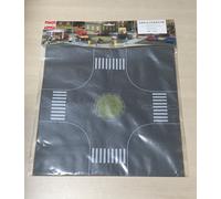 BNIB OO / HO BUSCH 1101 ROAD ROUNDABOUT / ASPHALT ROAD WITH STATIC GRASS CENTRE