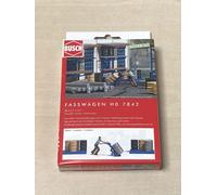 BNIB OO / HO BUSCH 7842 Figure Pushing Barrel Cart + Barrels - Industrial Scene